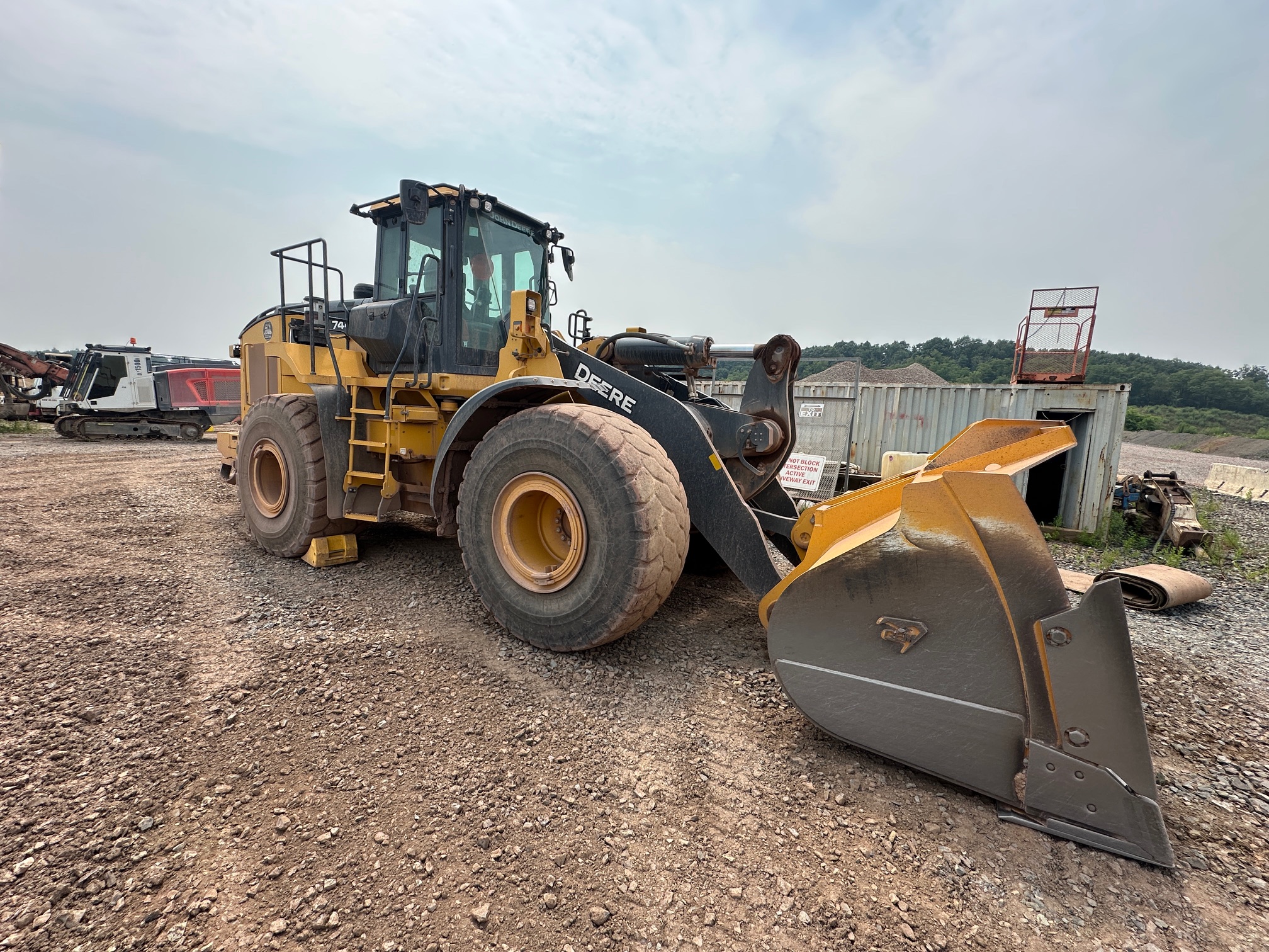 2020 DEERE 744L - view 7 of 51