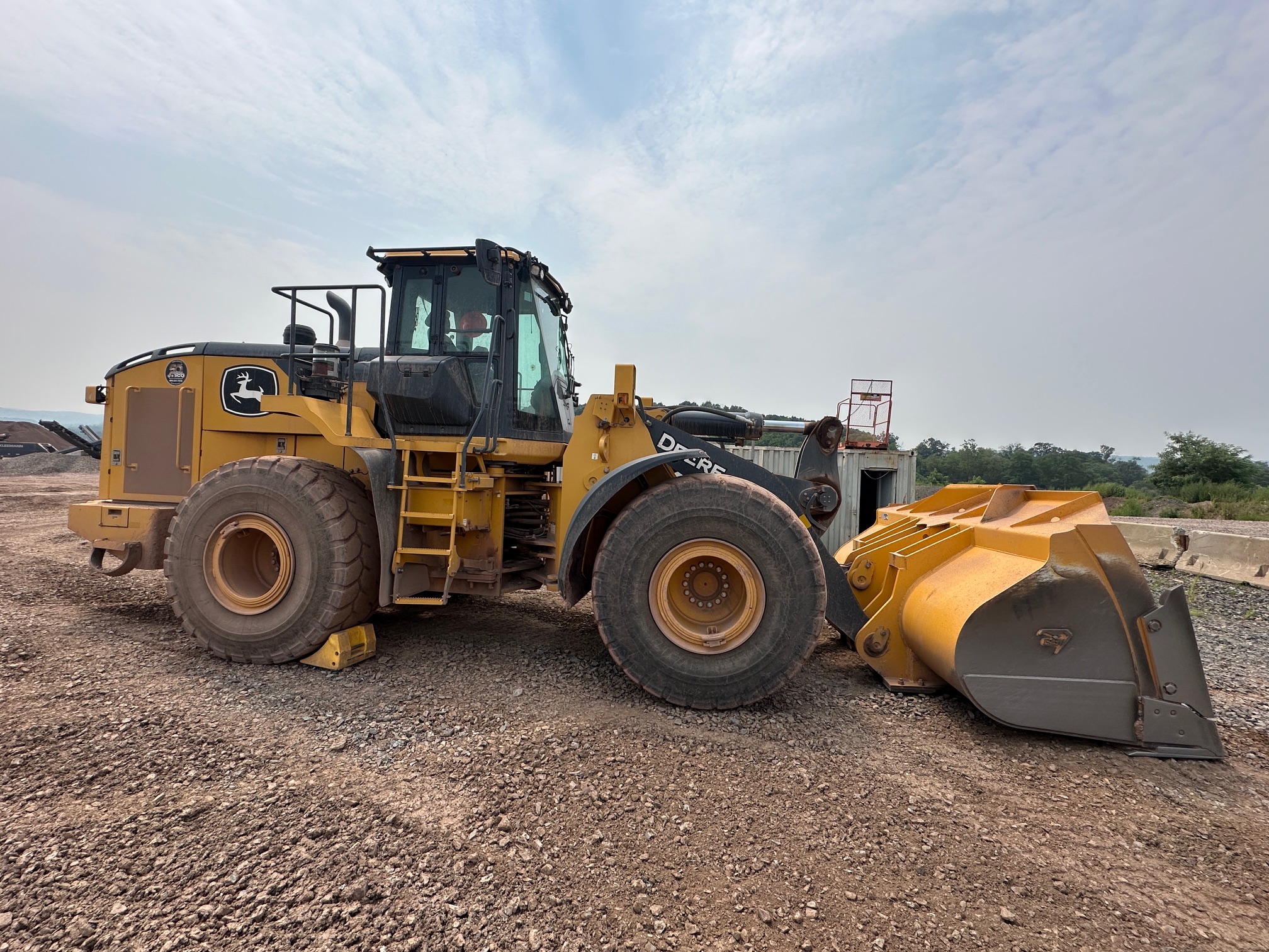 2020 DEERE 744L - Image 8