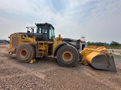 2020 DEERE 744L - Image 8