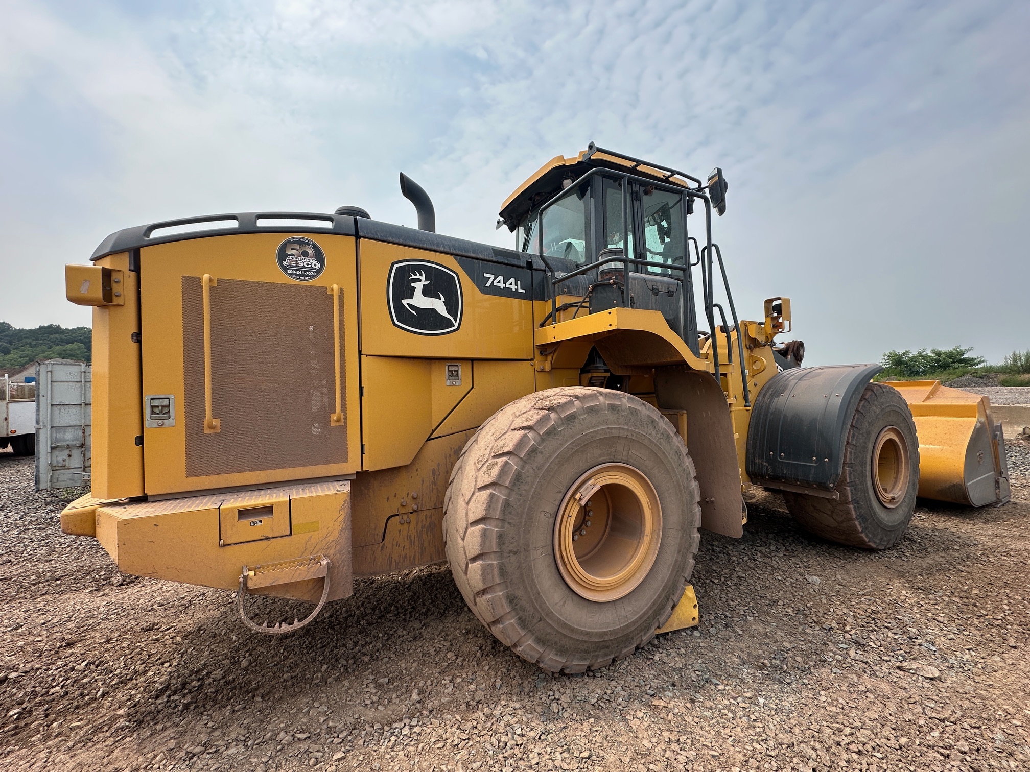 2020 DEERE 744L - view 9 of 51