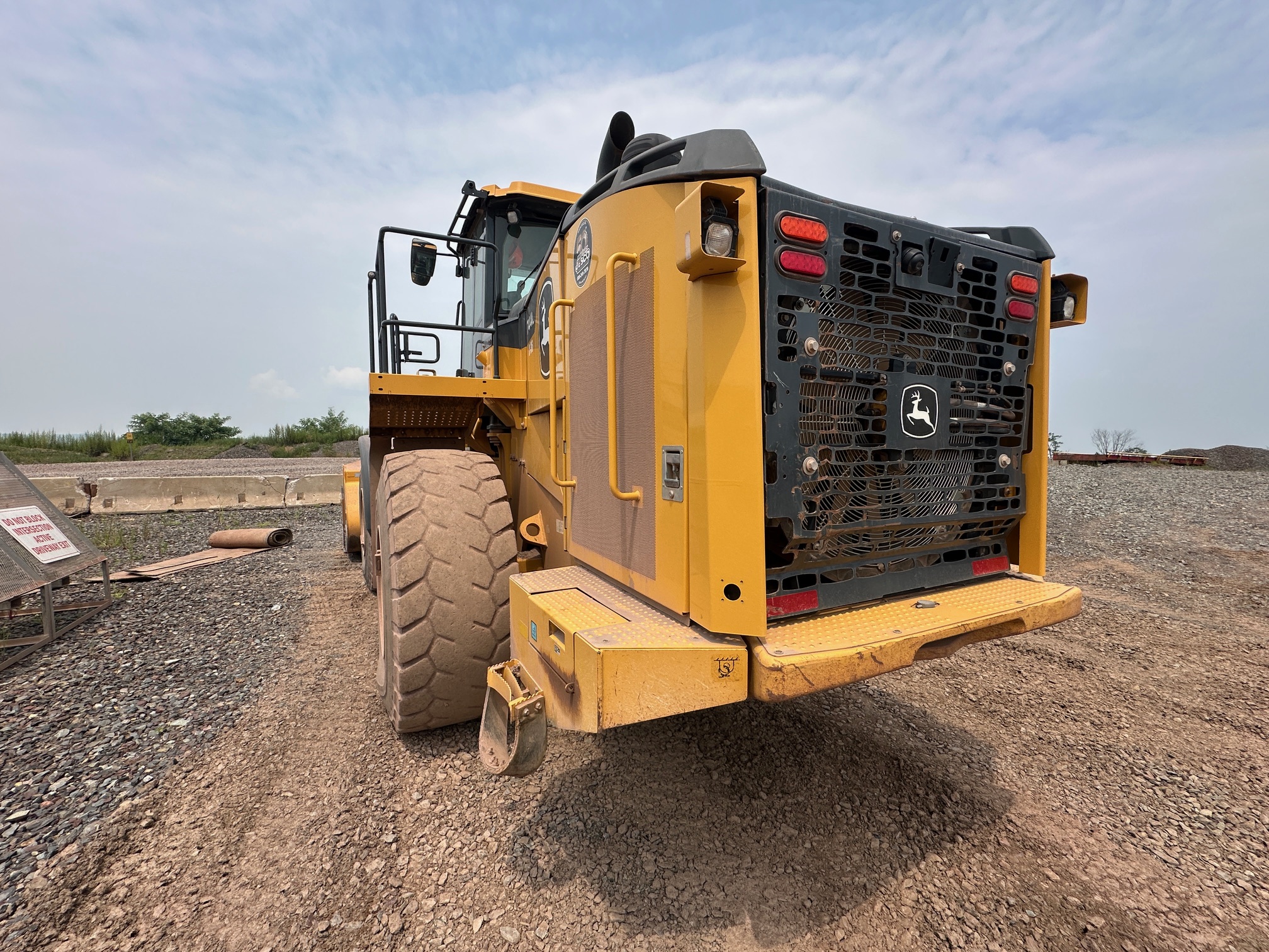 2020 DEERE 744L - Image 12