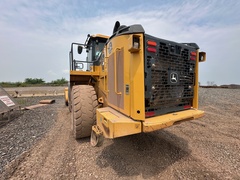 2020 DEERE 744L - Image 12