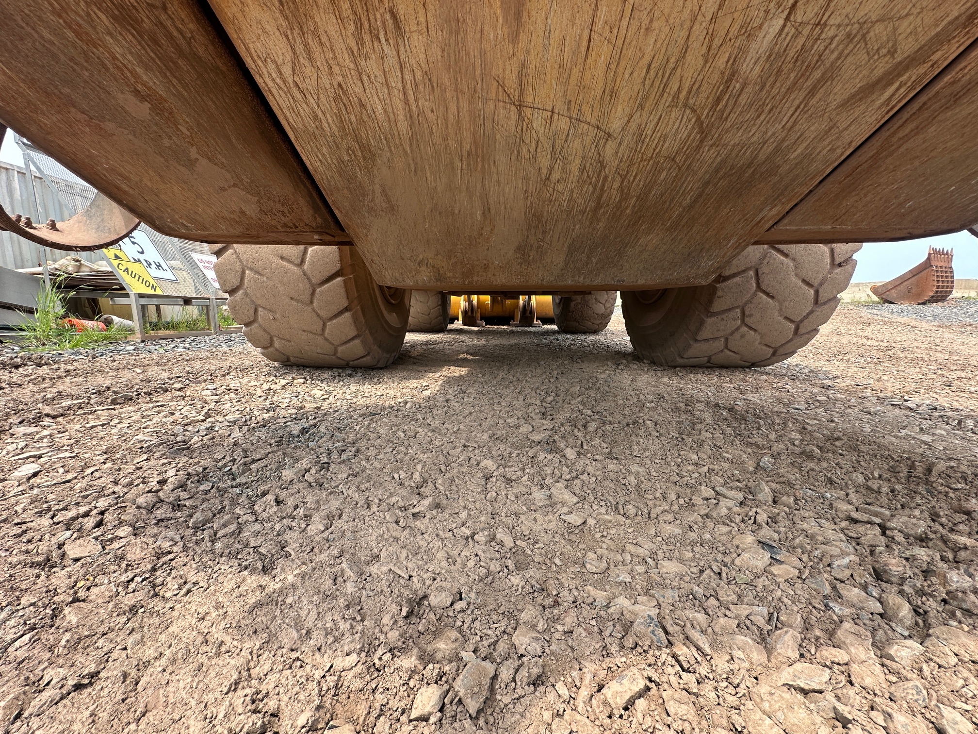 2020 DEERE 744L - Image 13