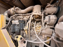 2020 DEERE 744L - Image 16