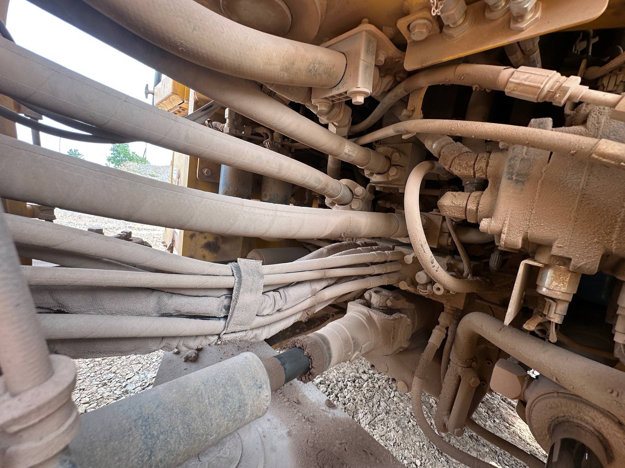 2020 DEERE 744L - view 19 of 51