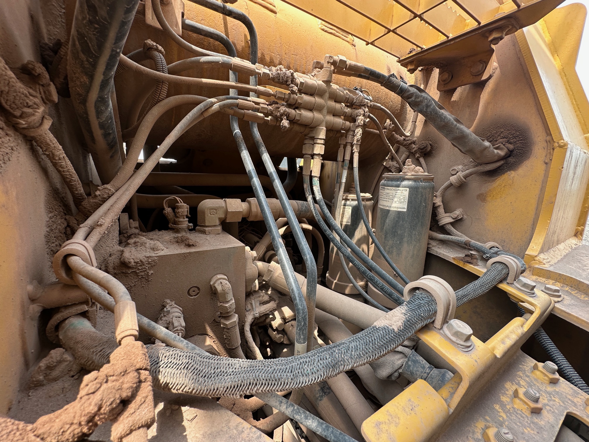 2020 DEERE 744L - Image 21