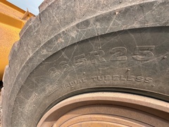 2020 DEERE 744L - Image 22