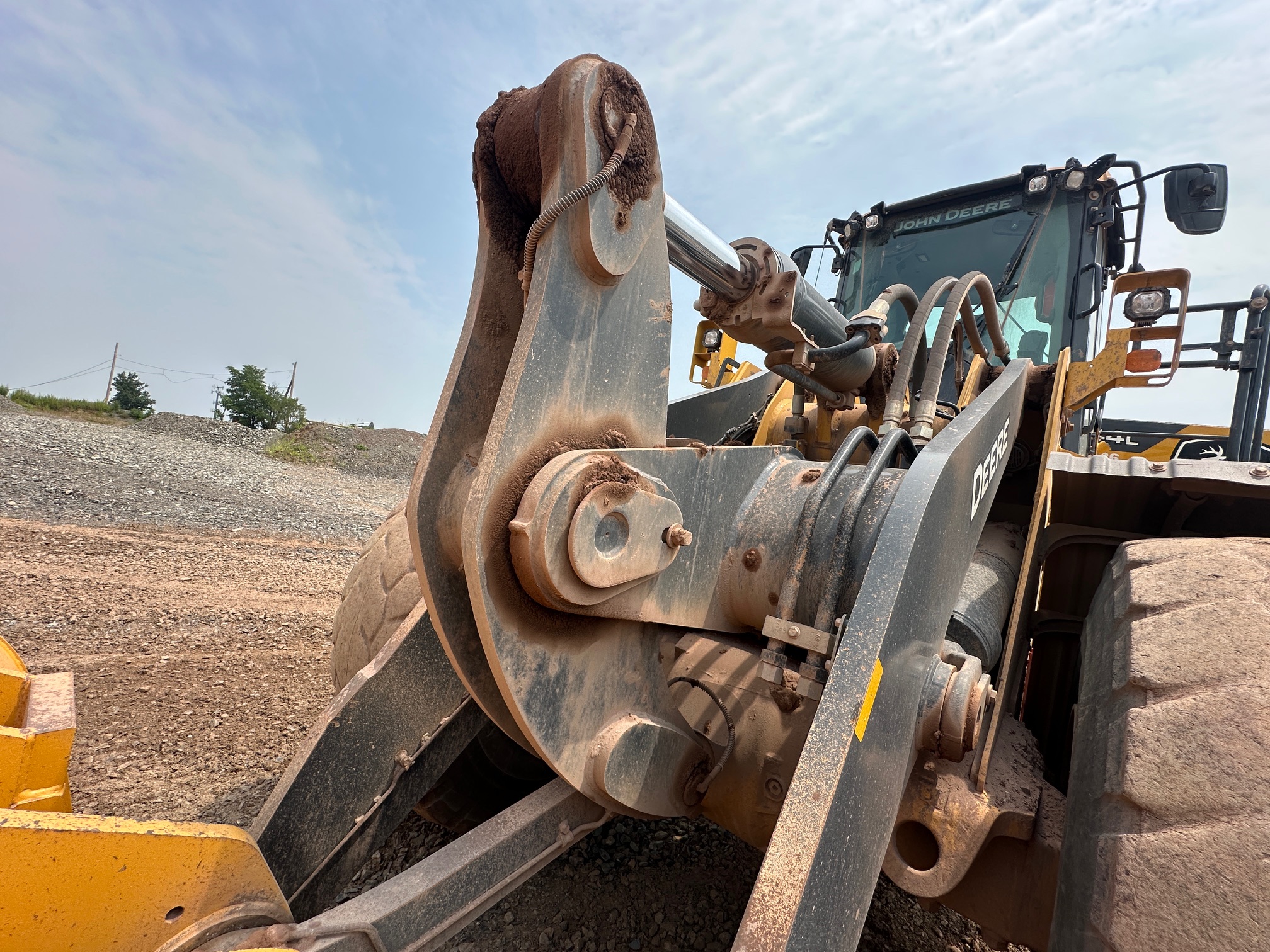 2020 DEERE 744L - Image 26