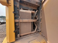 2020 DEERE 744L - Image 33