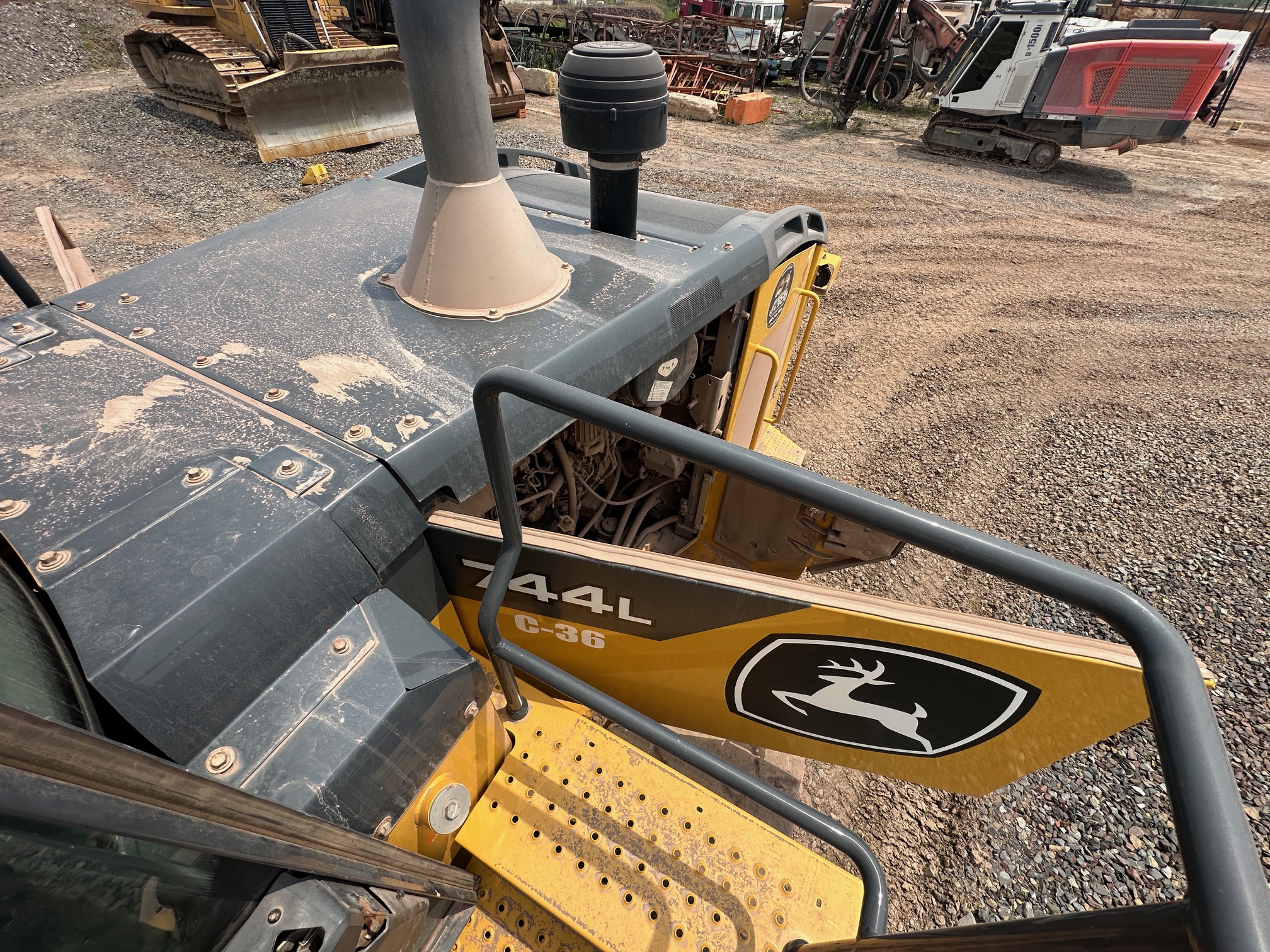 2020 DEERE 744L - Image 39