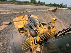 2020 DEERE 744L - Image 40