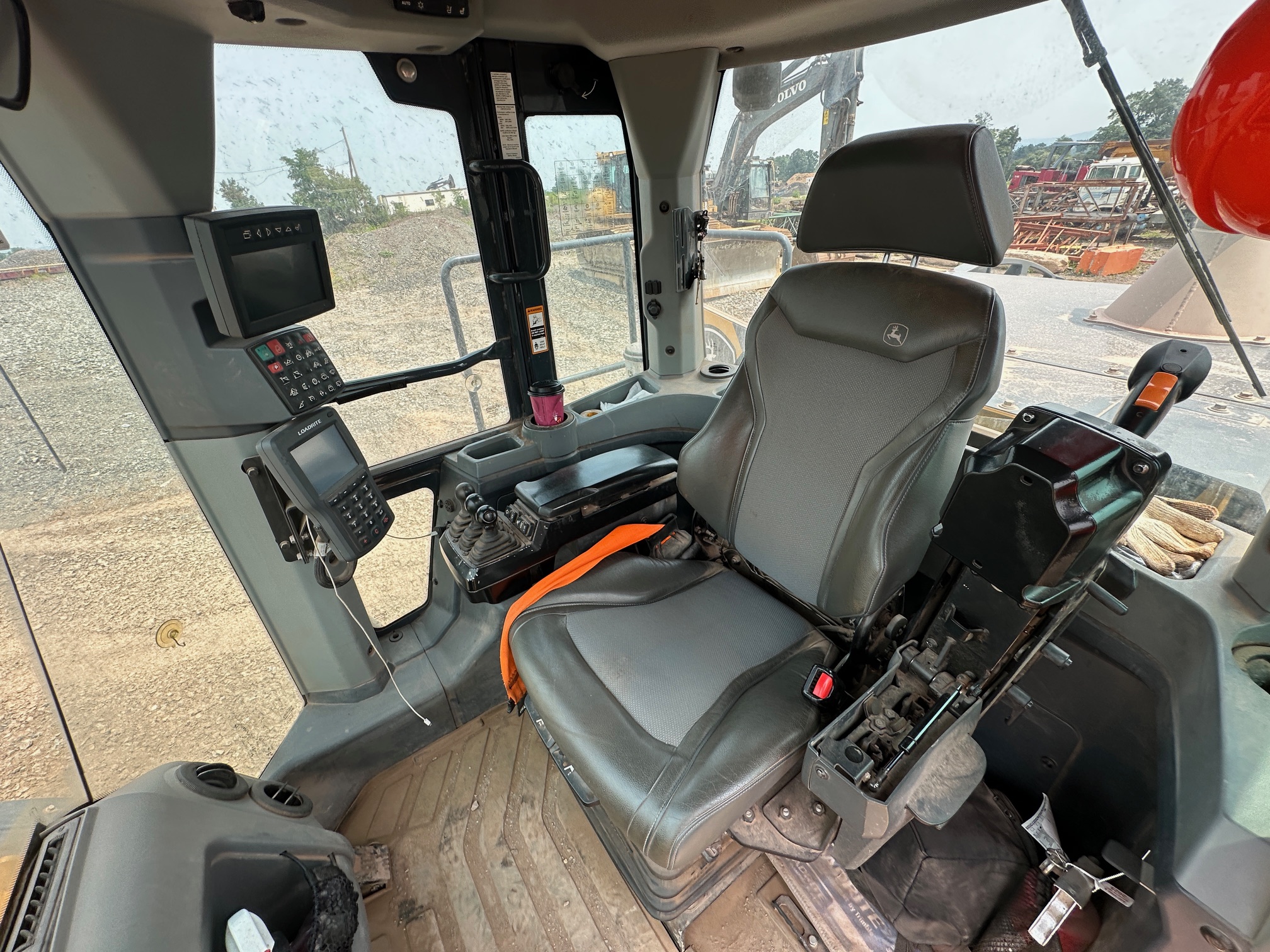 2020 DEERE 744L - Image 41