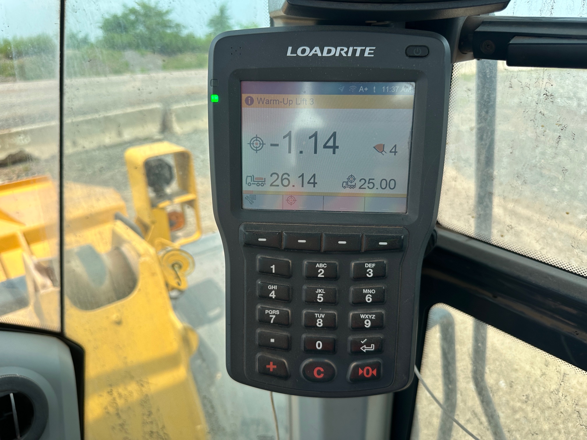 2020 DEERE 744L - Image 43