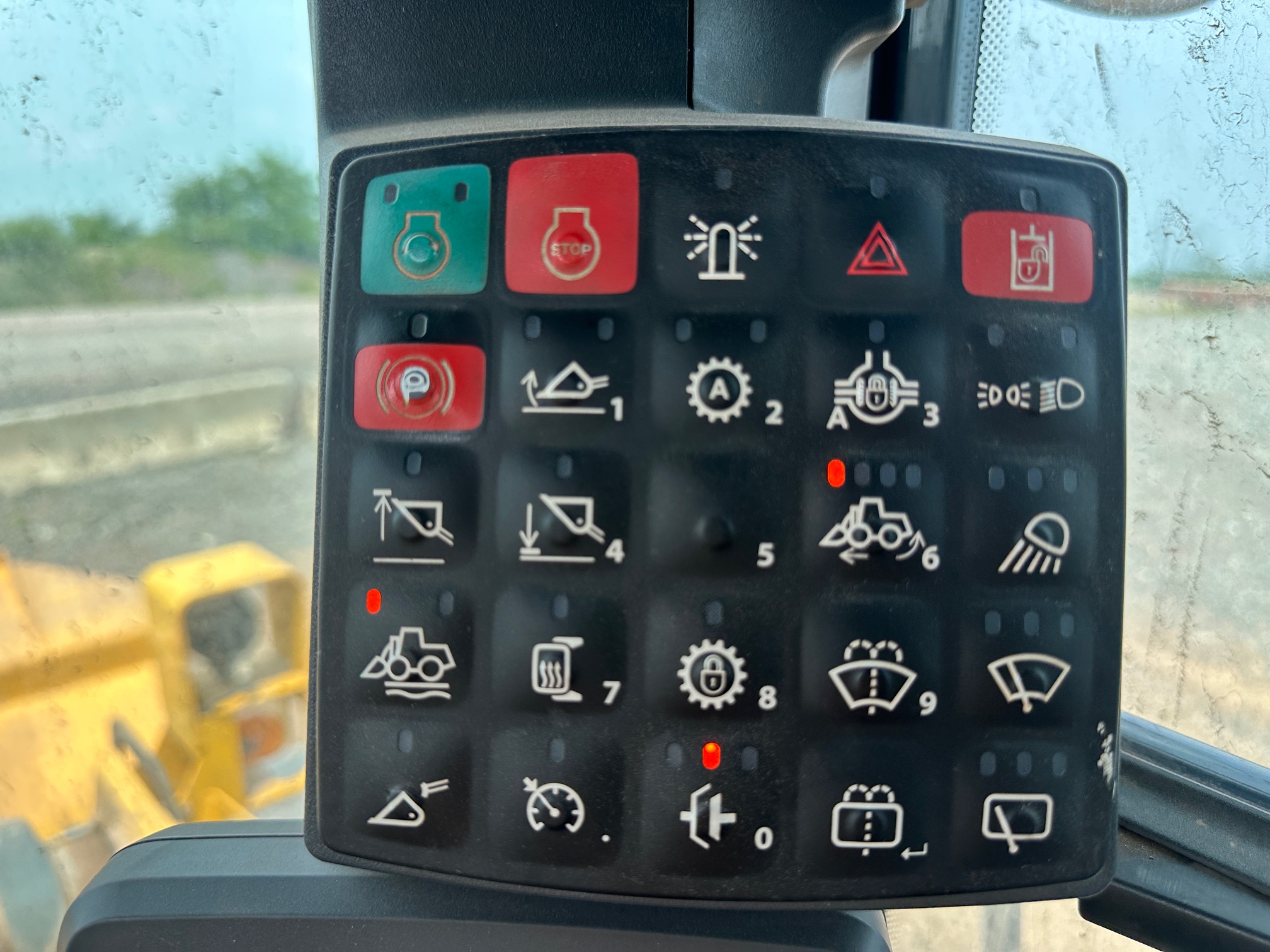 2020 DEERE 744L - Image 44