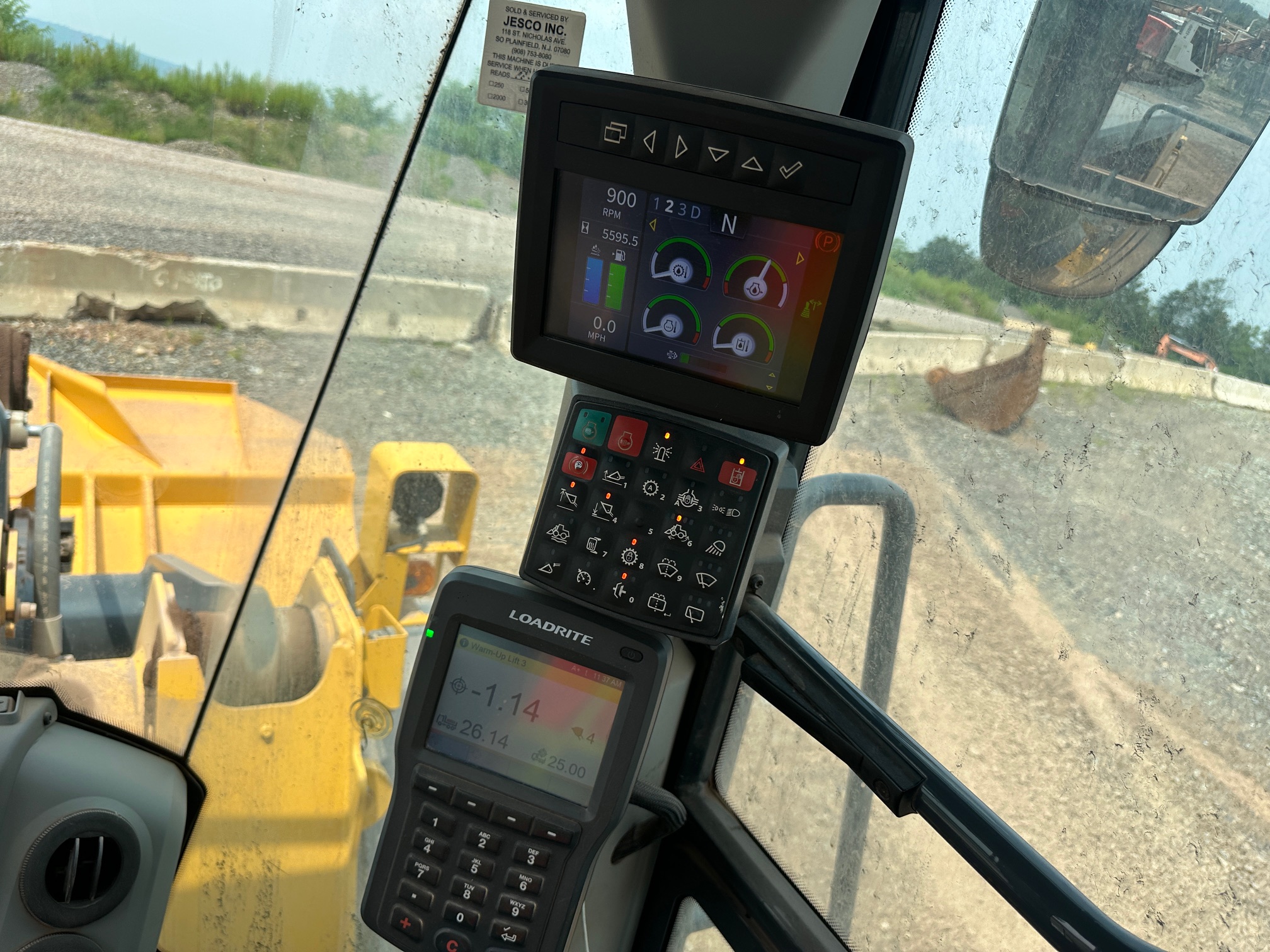 2020 DEERE 744L - Image 46