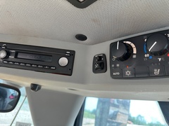 2020 DEERE 744L - Image 47