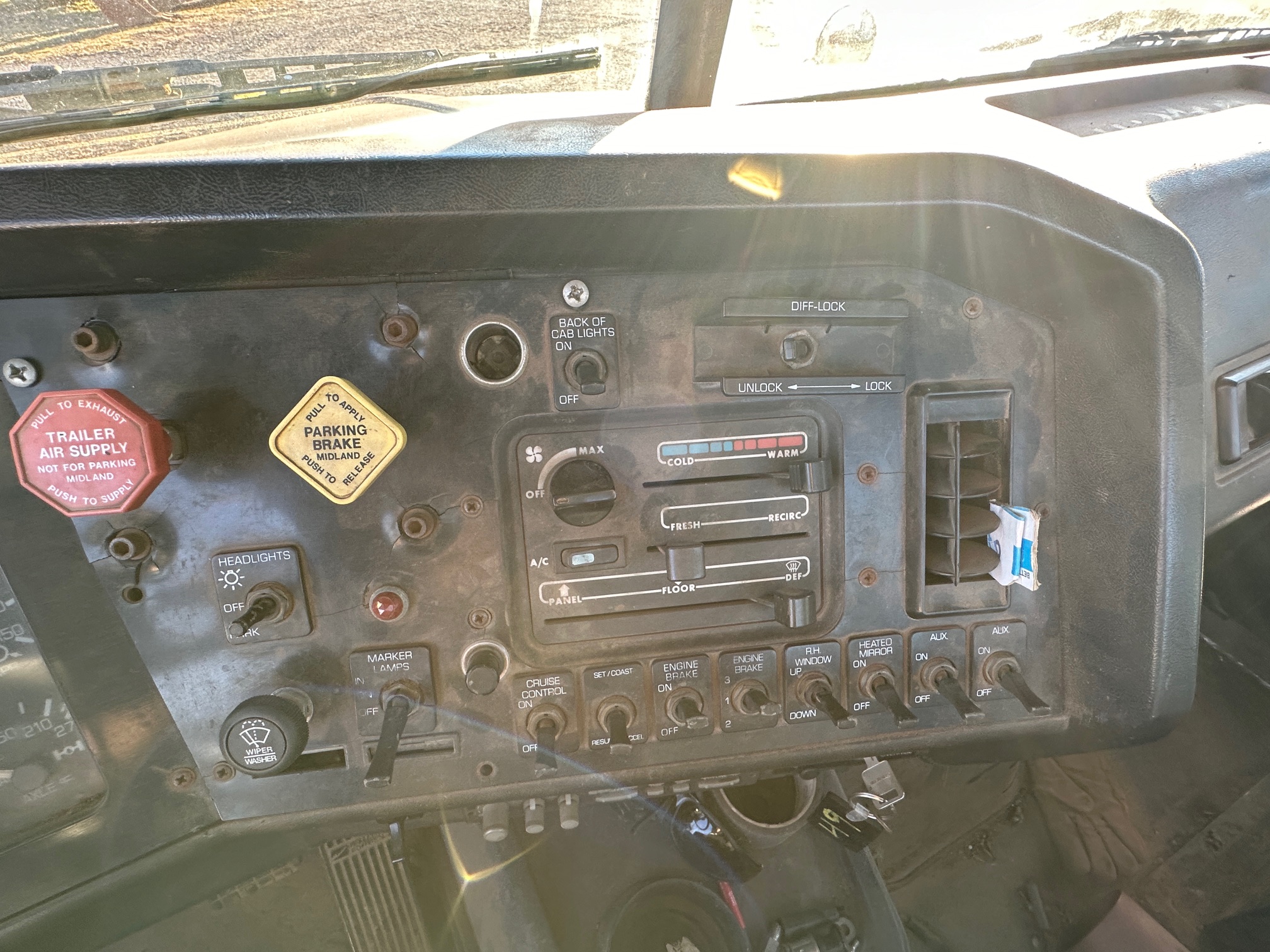 1995 WHITE/GMC WCA64T - Image 17