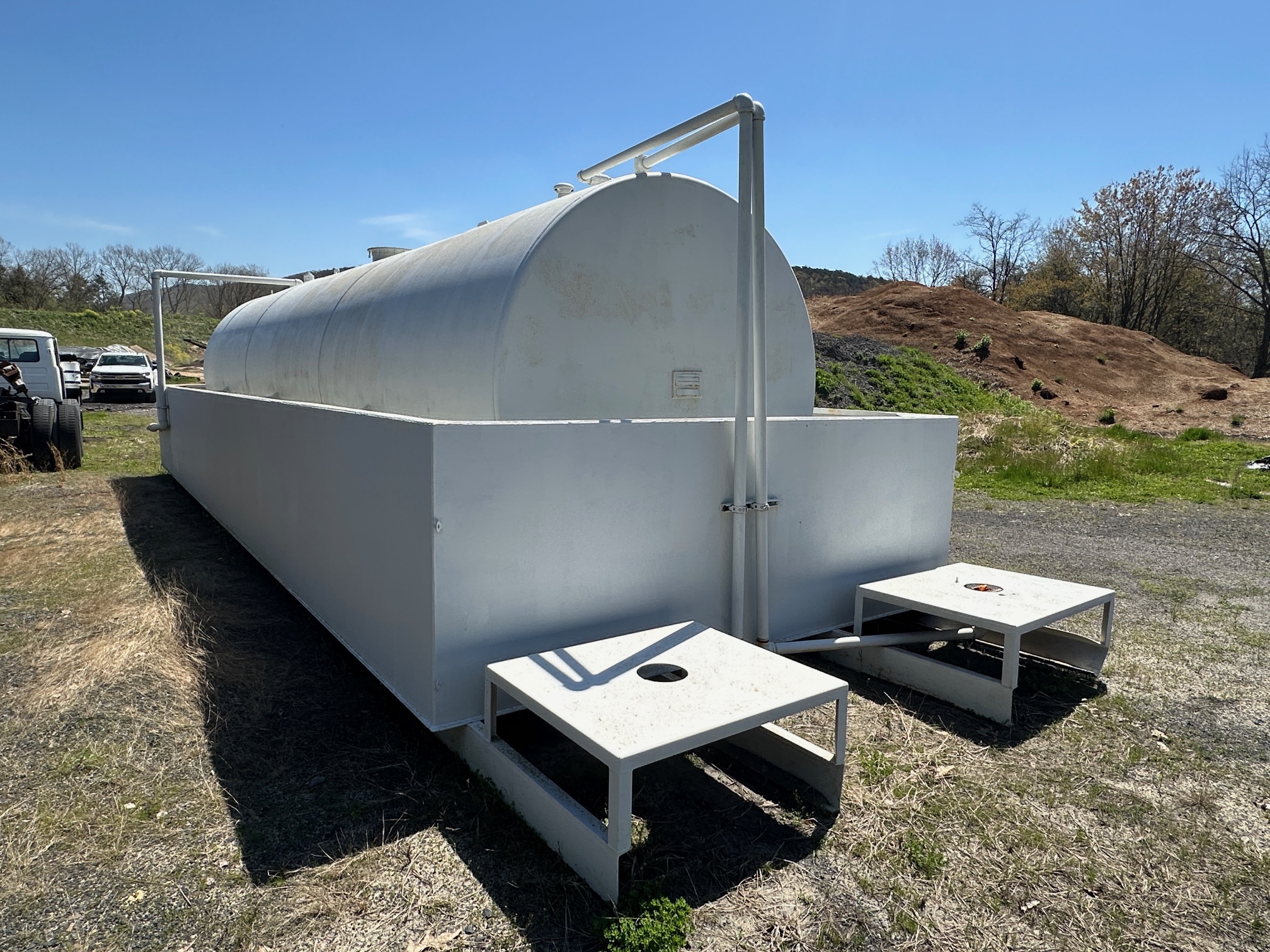 2010 HIGHLAND TANK 10,000ga FUEL TANK - Image 5