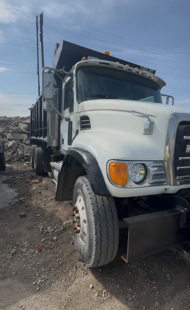 2004 MACK CV713 - view 6 of 13