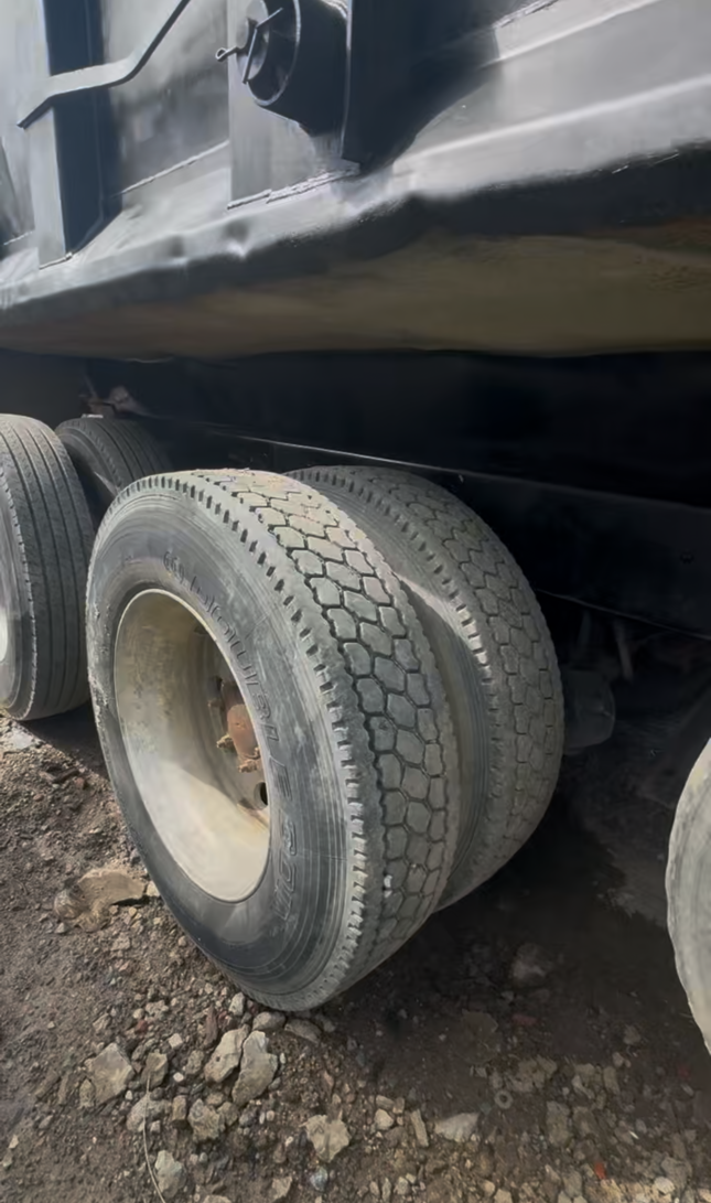 2004 MACK CV713 - view 9 of 13