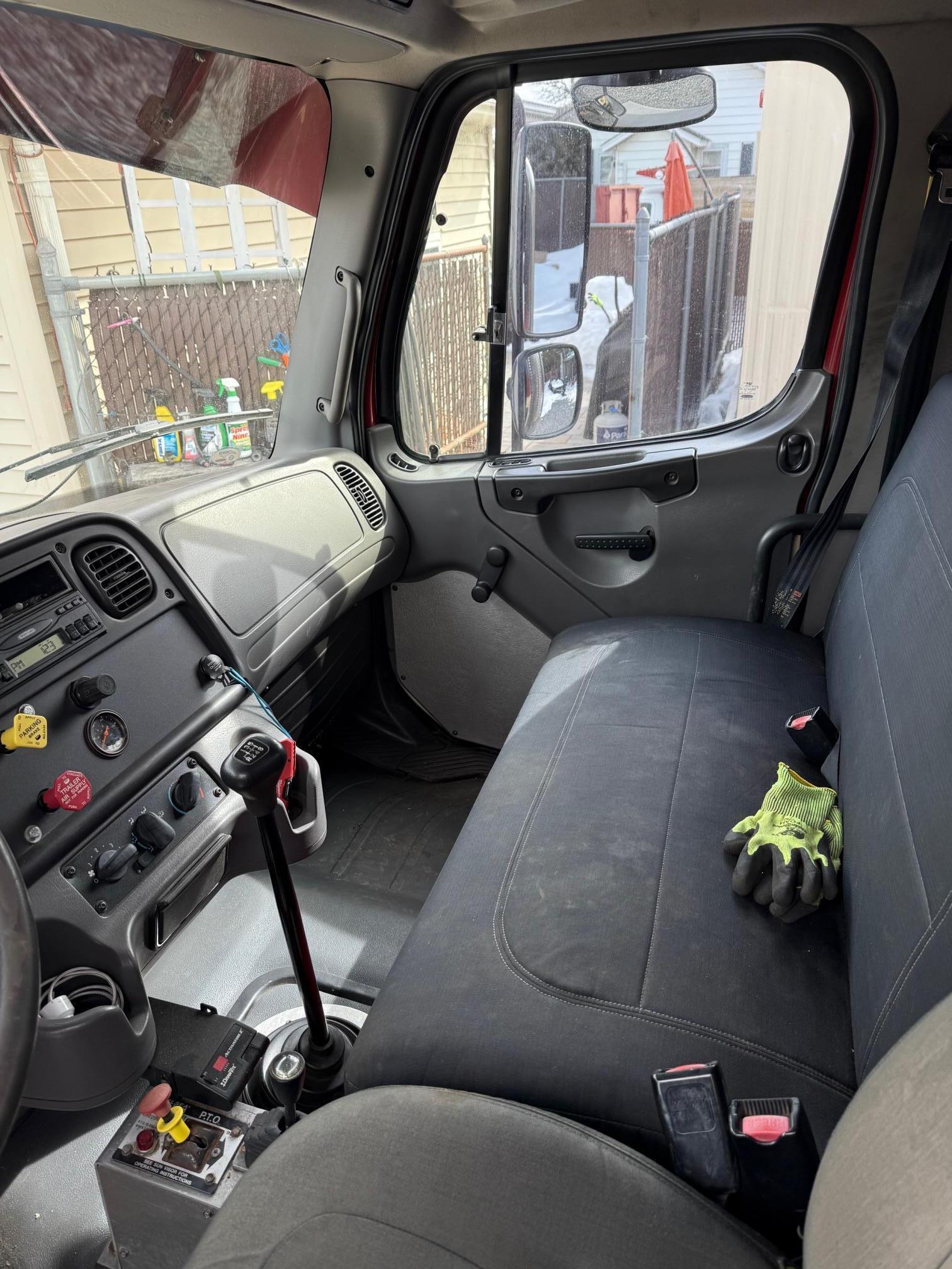 2005 FREIGHTLINER M2 Business Class - view 12 of 43