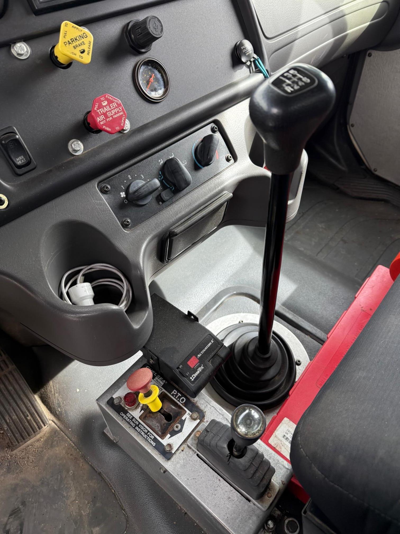 2005 FREIGHTLINER M2 Business Class - view 13 of 43