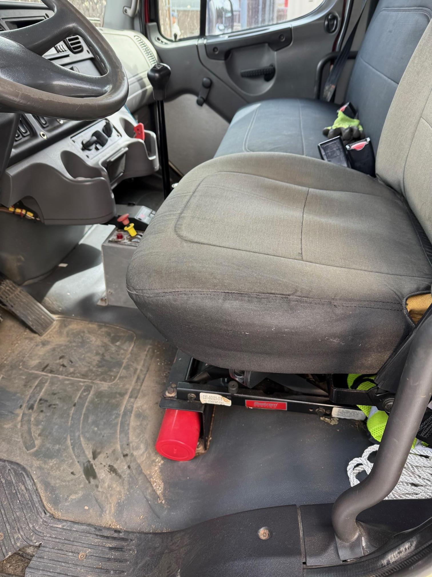 2005 FREIGHTLINER M2 Business Class - view 14 of 43