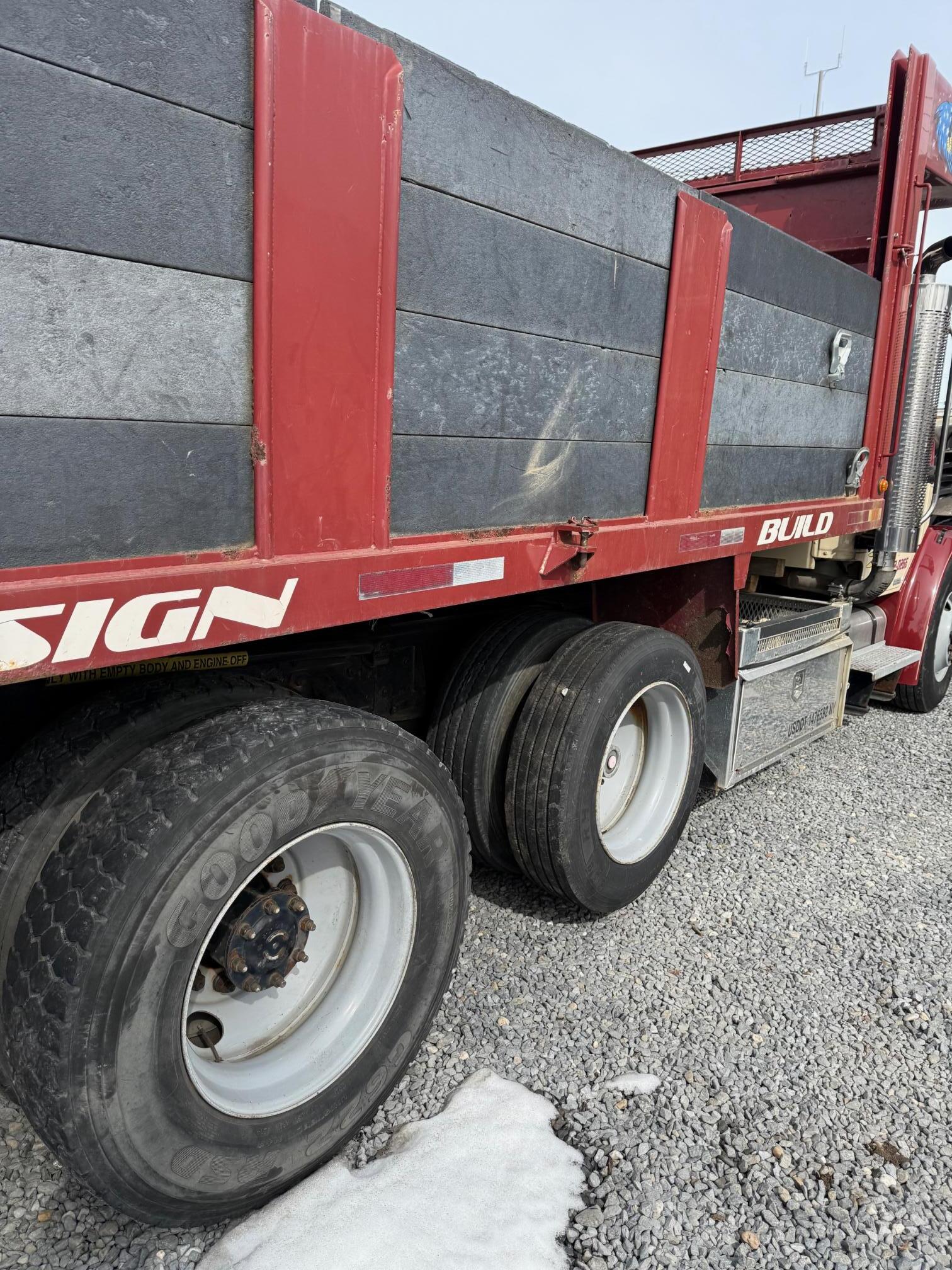 2005 FREIGHTLINER M2 Business Class - view 9 of 43