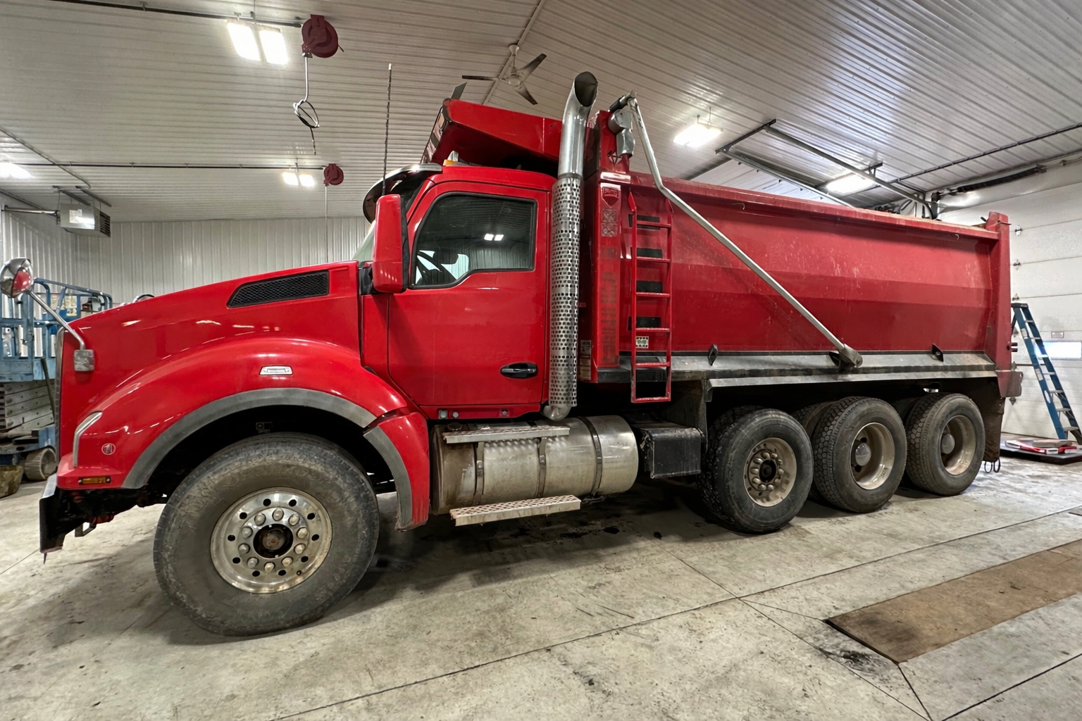 2017 KENWORTH T880 - view 2 of 26