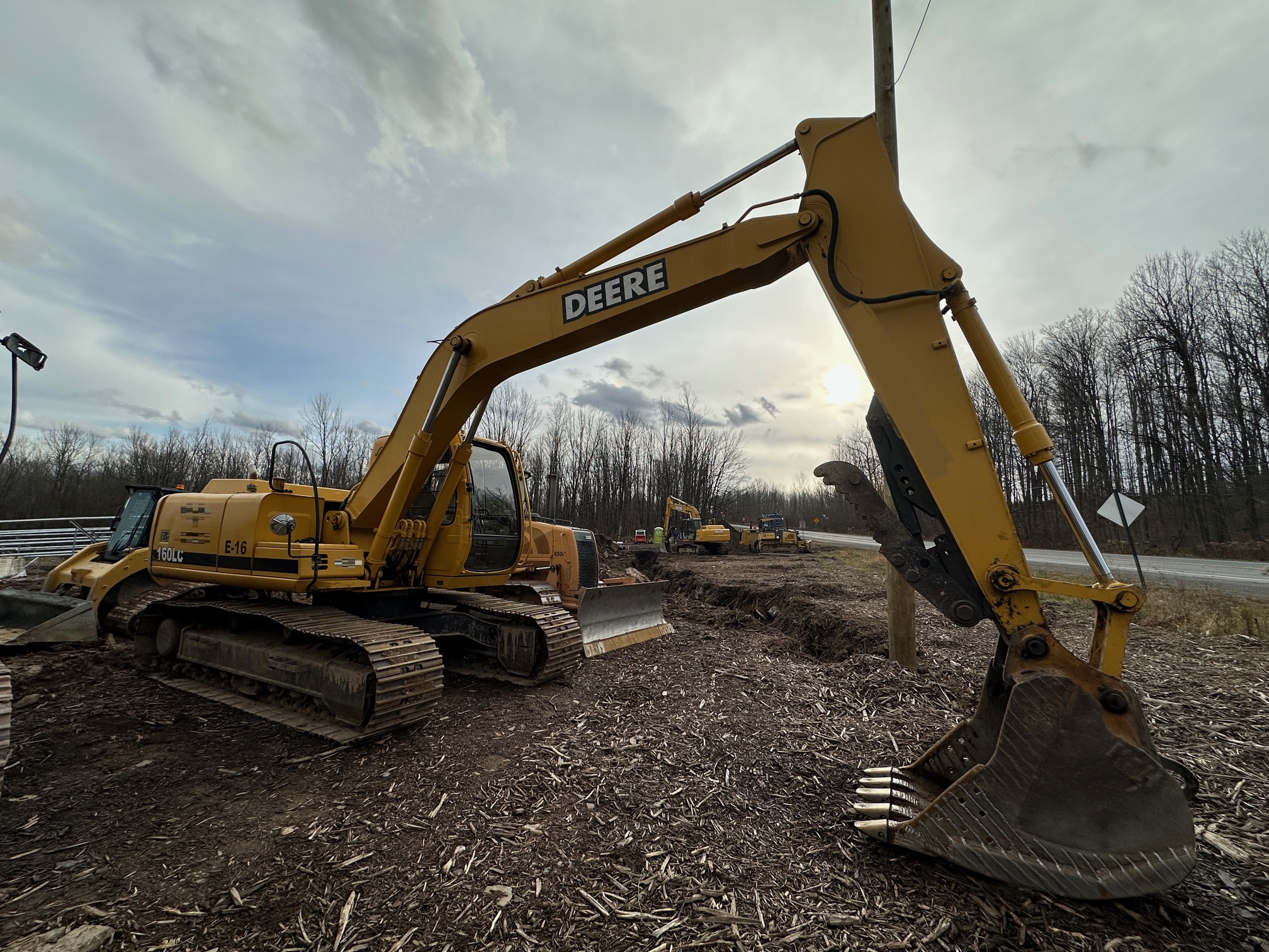 2001 DEERE 160C LC - Image 5