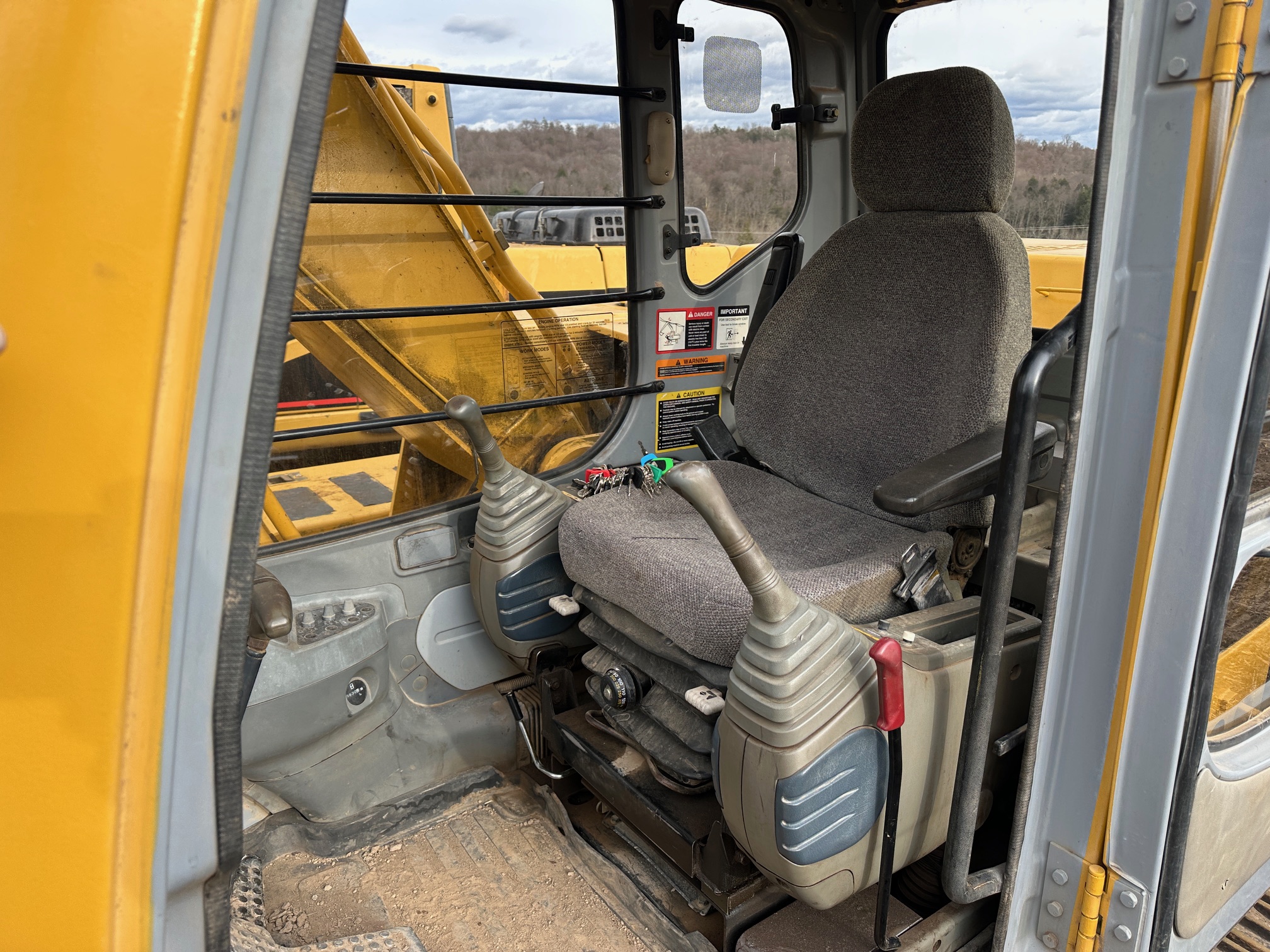2001 DEERE 160C LC - view 20 of 35