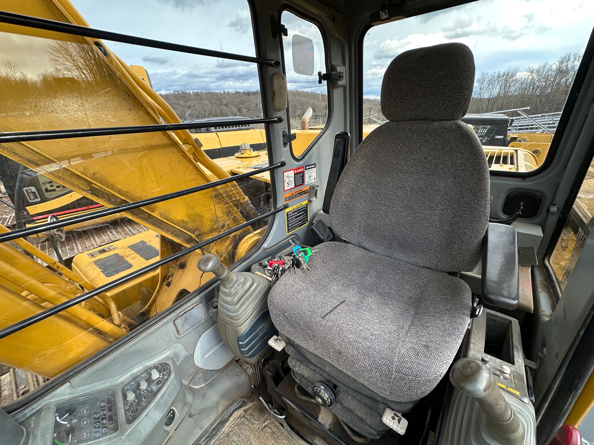 2001 DEERE 160C LC - Image 21