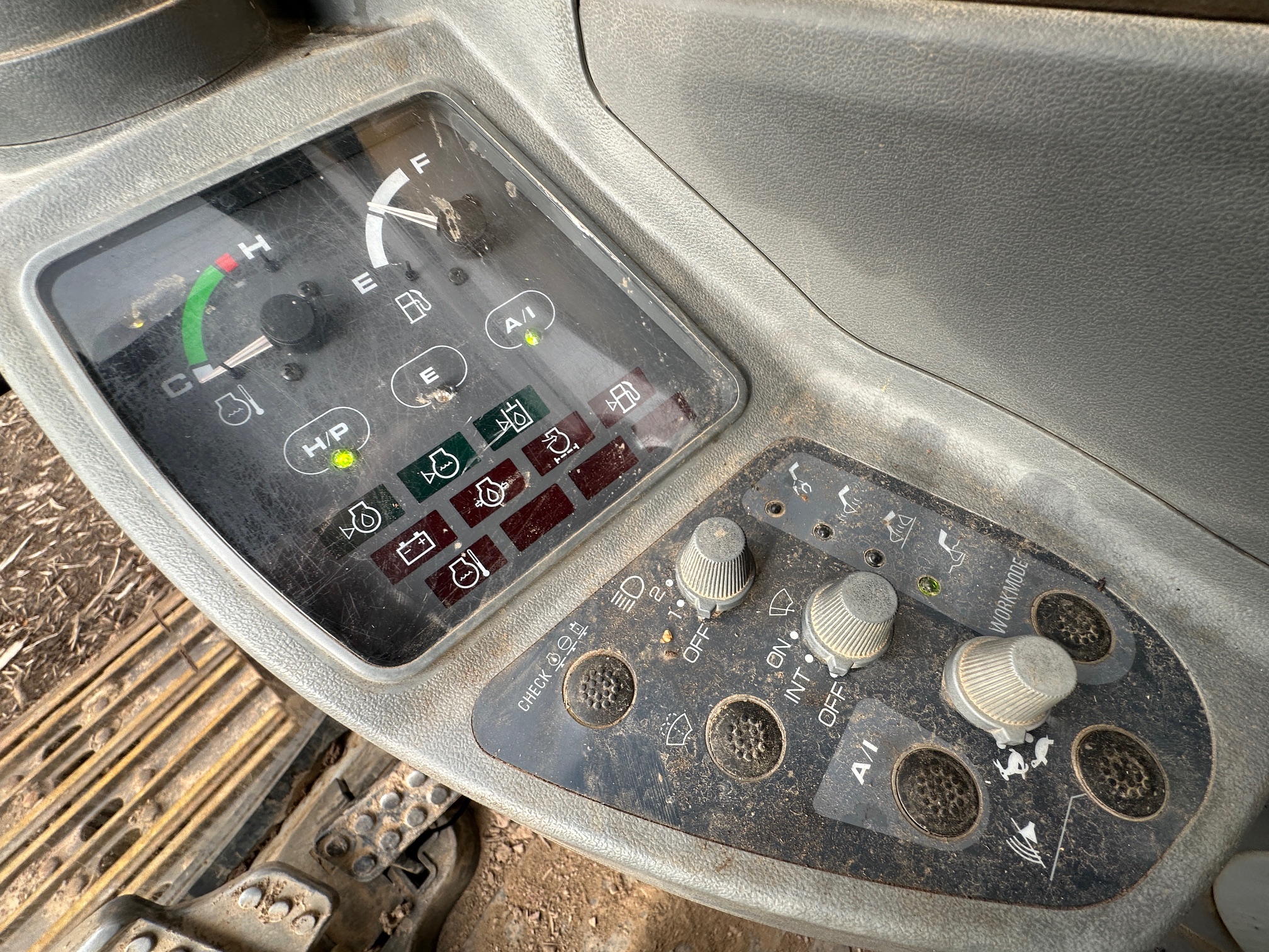 2001 DEERE 160C LC - Image 23