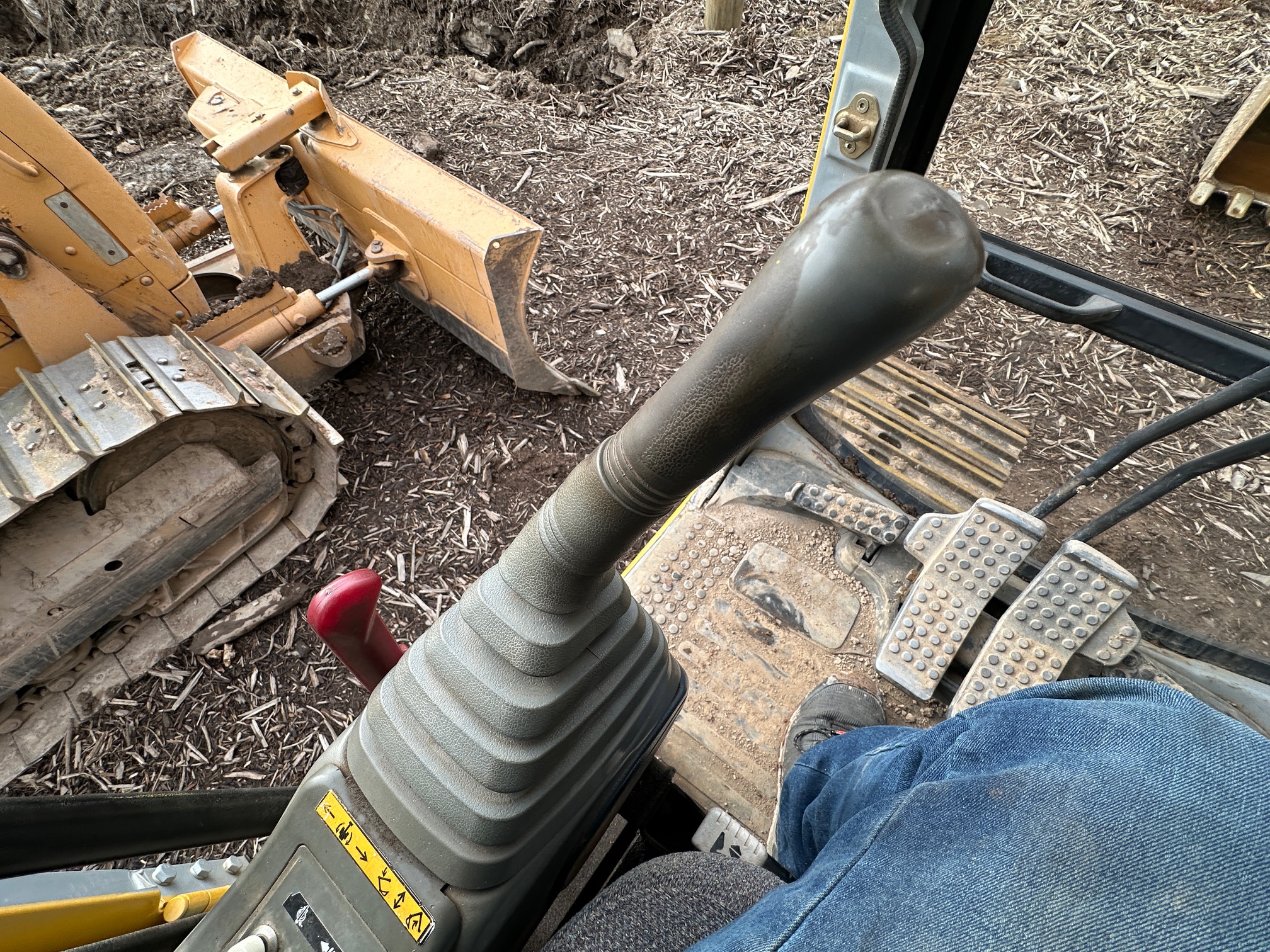 2001 DEERE 160C LC - Image 25