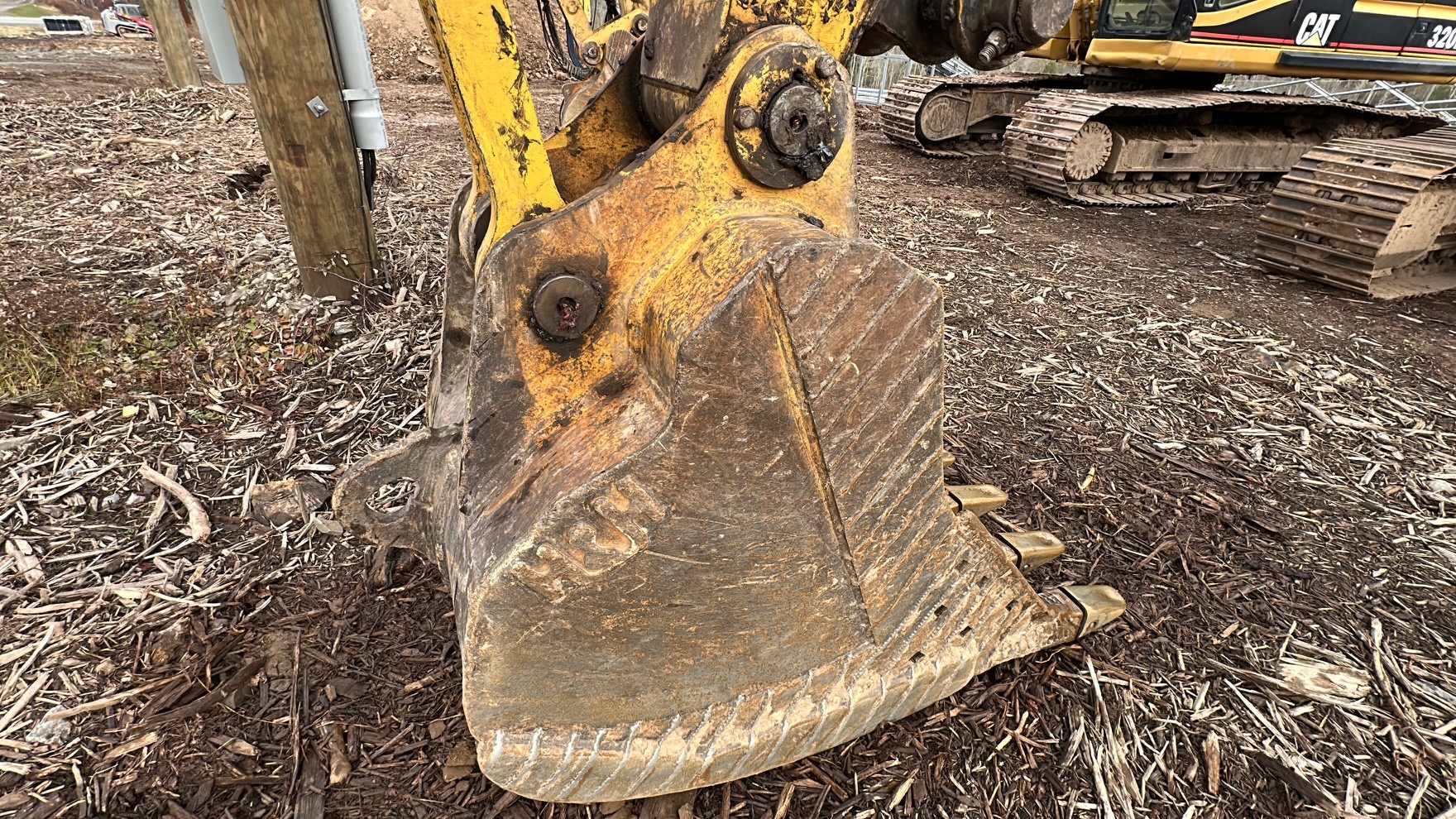 2001 DEERE 160C LC - Image 29