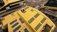 2001 DEERE 160C LC - Image 32