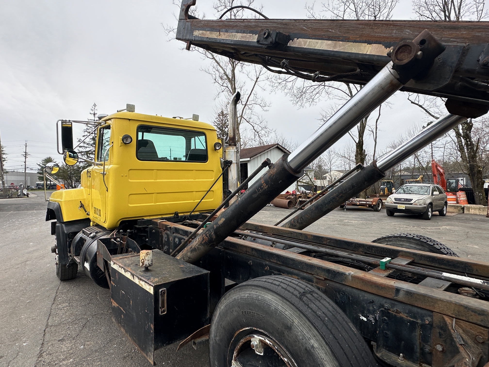 2000 MACK RD688S - Image 2