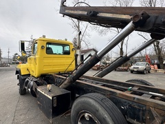 2000 MACK RD688S - Image 2