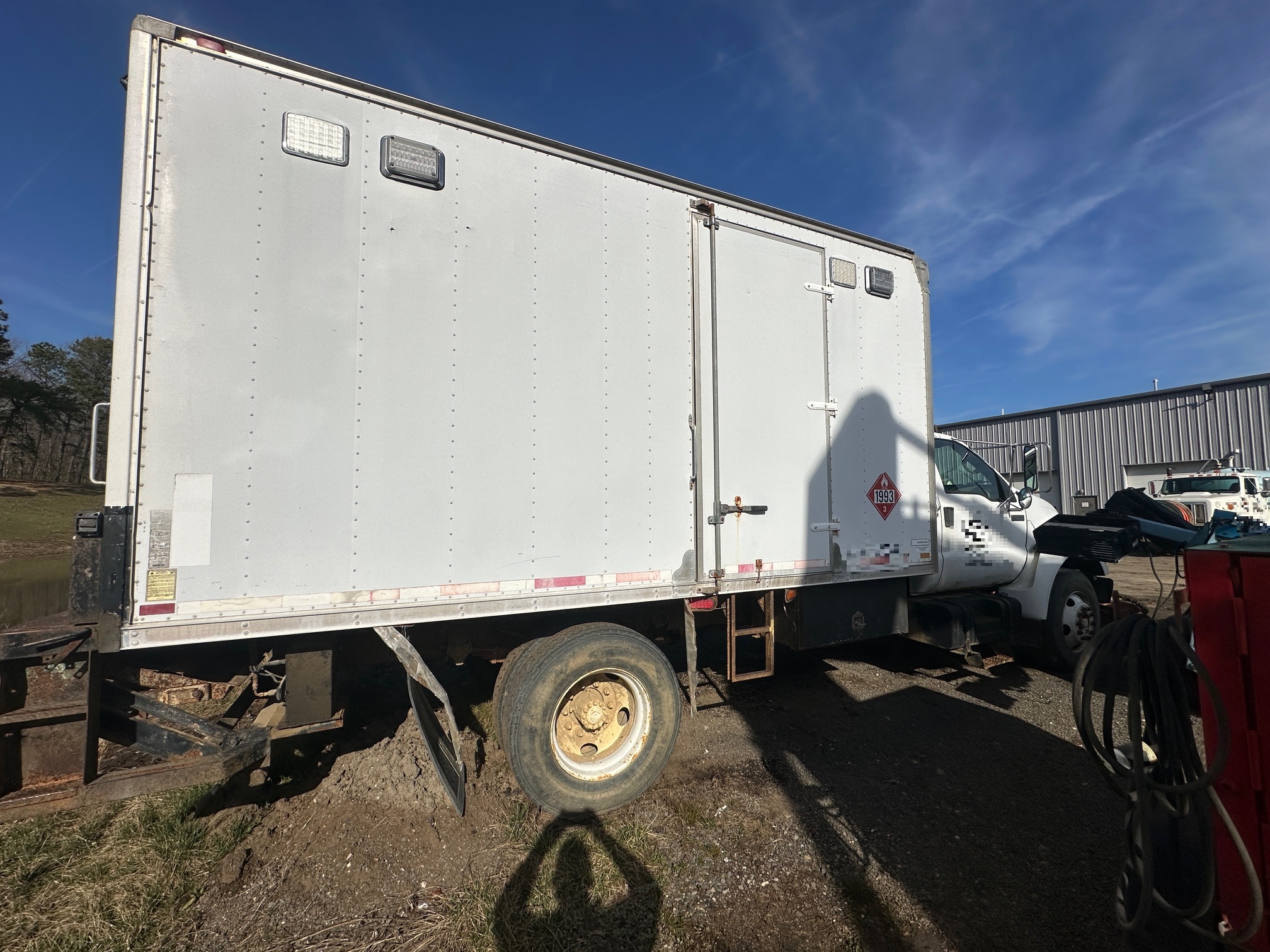 2000 FORD F650 Box Truck - view 5 of 23