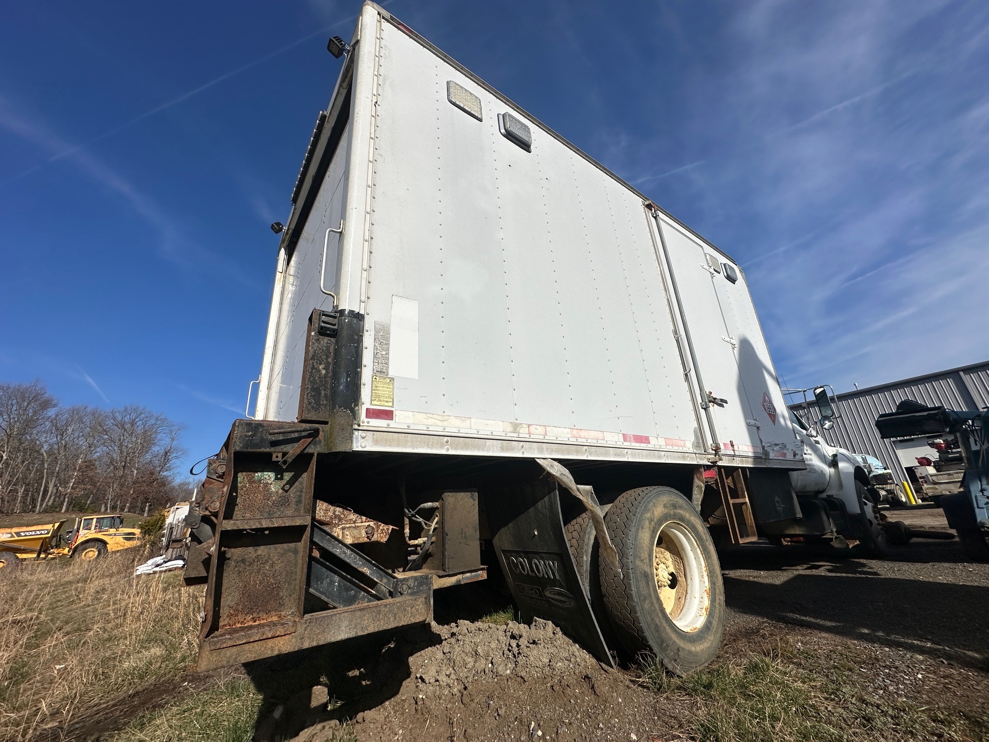 2000 FORD F650 Box Truck - view 6 of 23