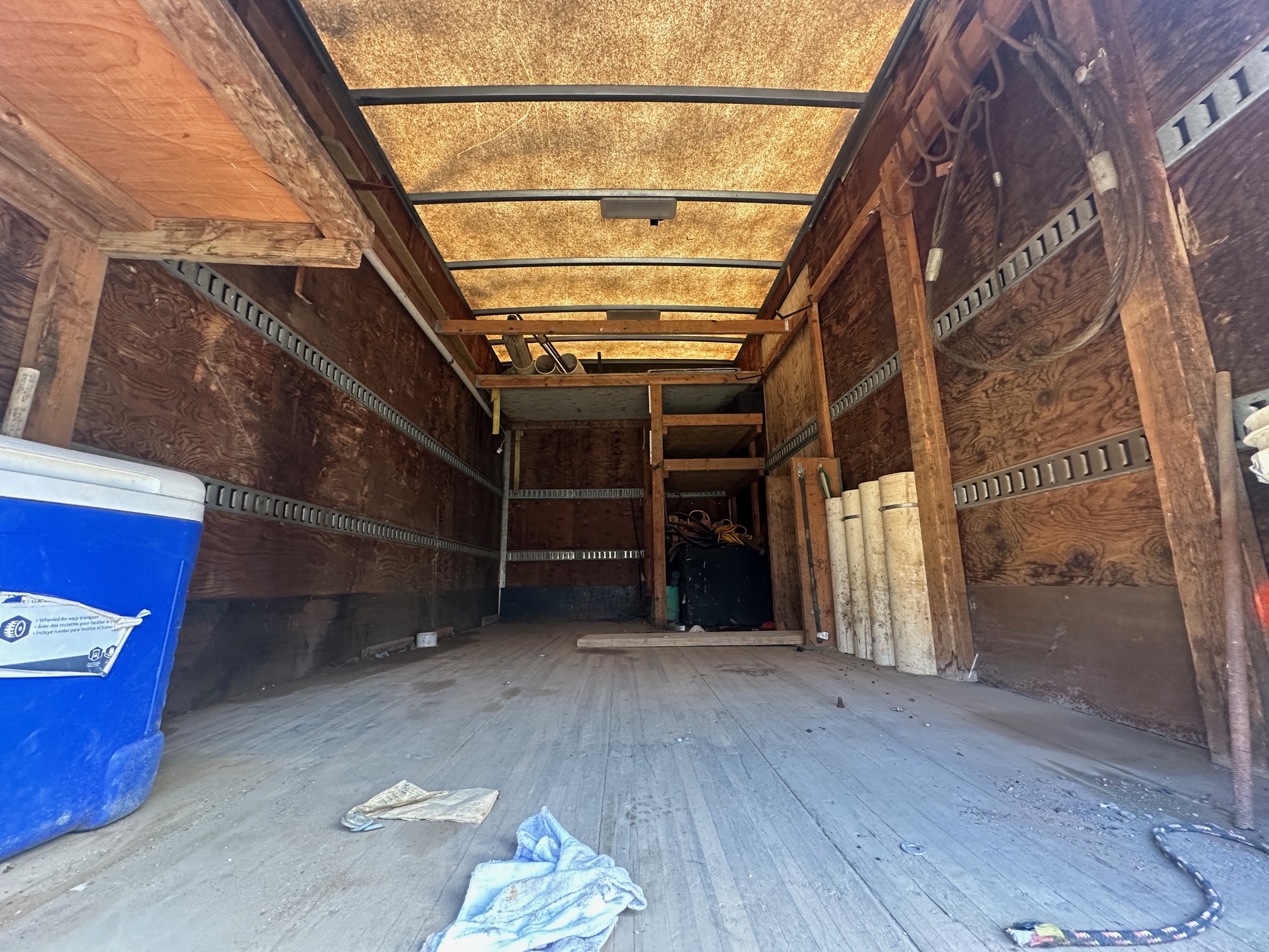 2000 FORD F650 Box Truck - view 8 of 23