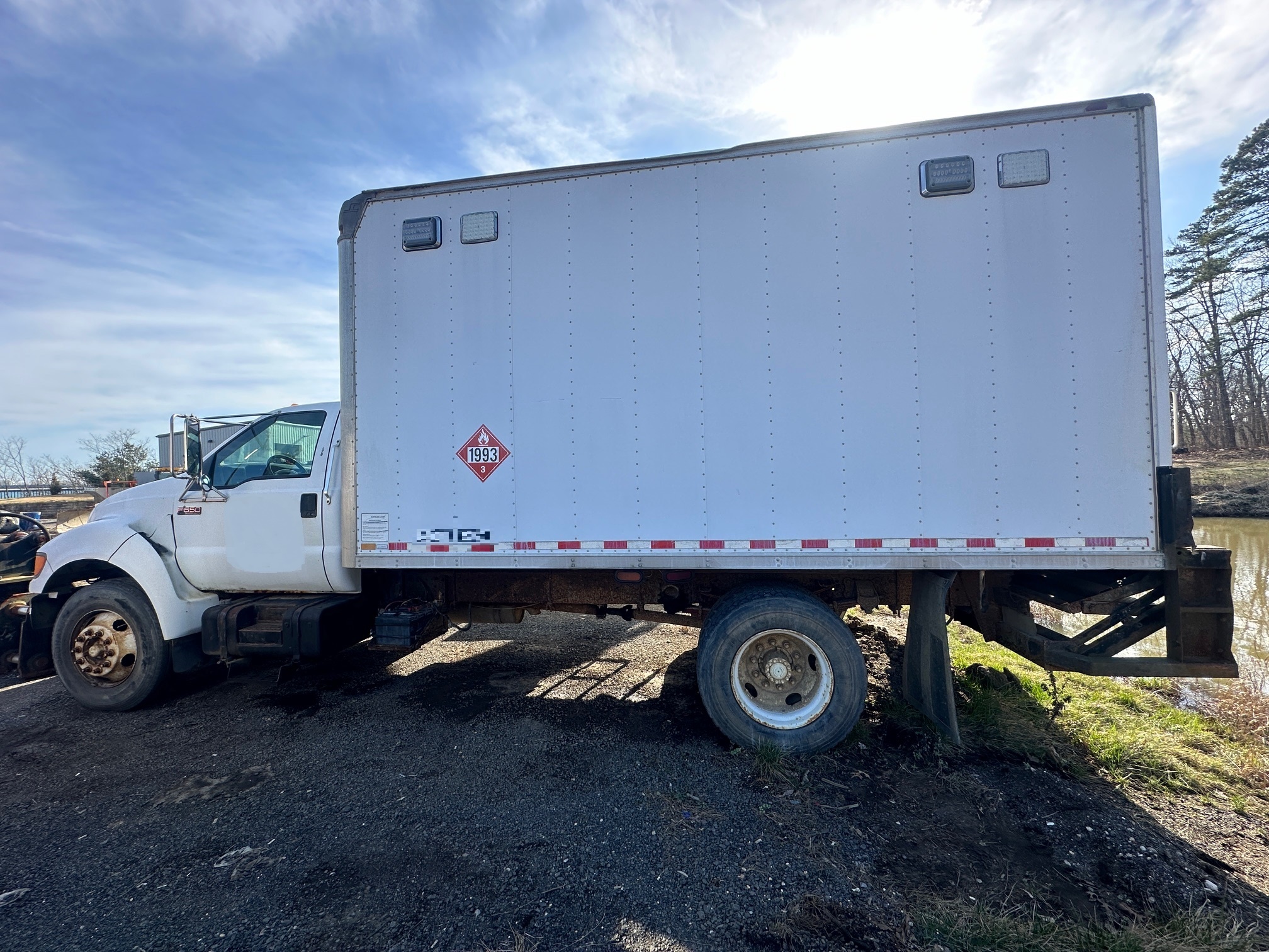 2000 FORD F650 Box Truck - view 1 of 23