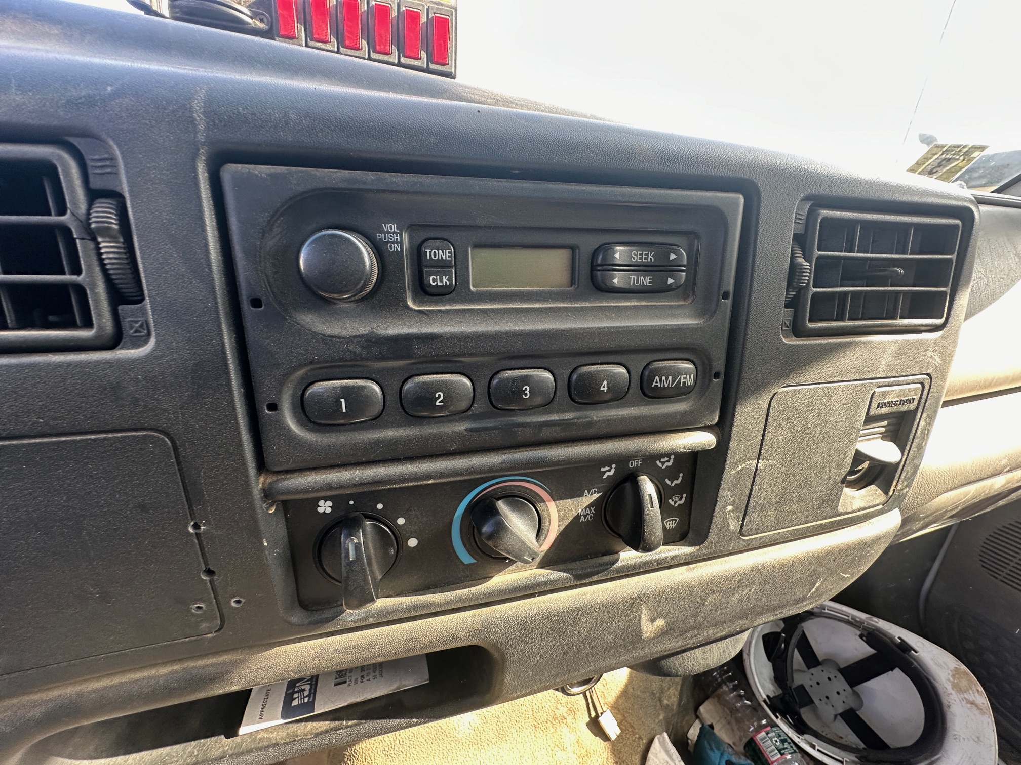 2000 FORD F650 Box Truck - view 17 of 23