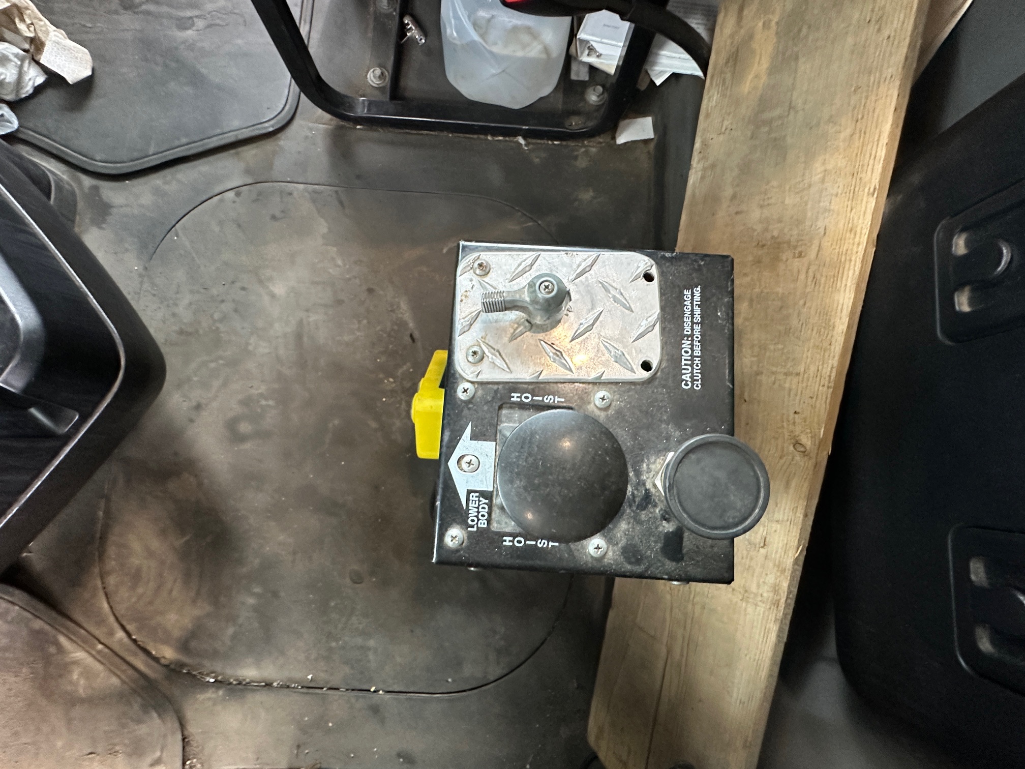 2020 MACK Granite GR64F - Image 23