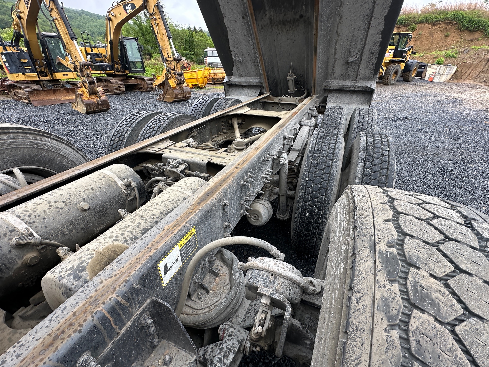 2020 MACK Granite GR64F - Image 39