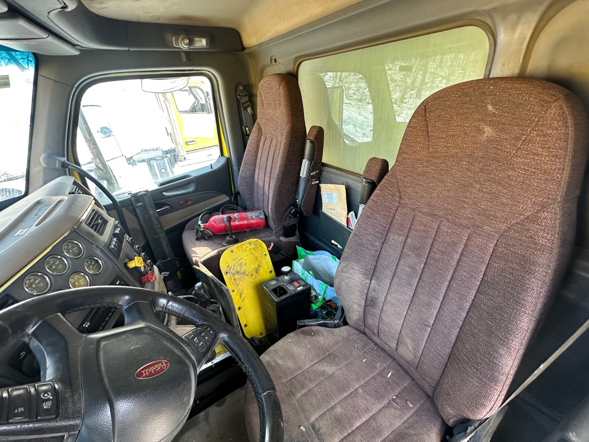 2016 PETERBILT 579 - Image 11