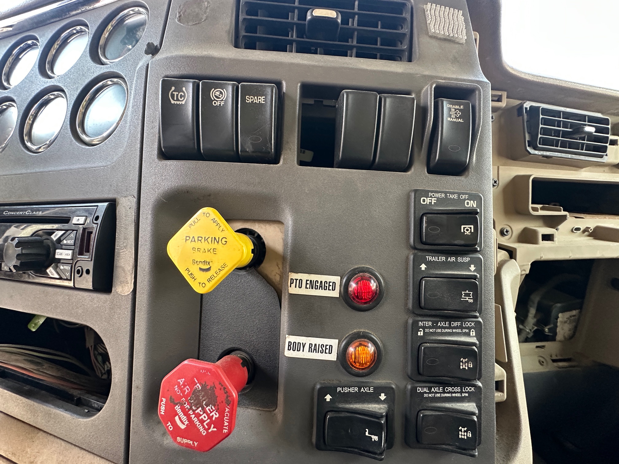 2016 PETERBILT 579 - Image 15