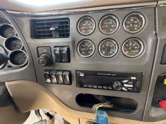 2016 PETERBILT 567 - Image 16