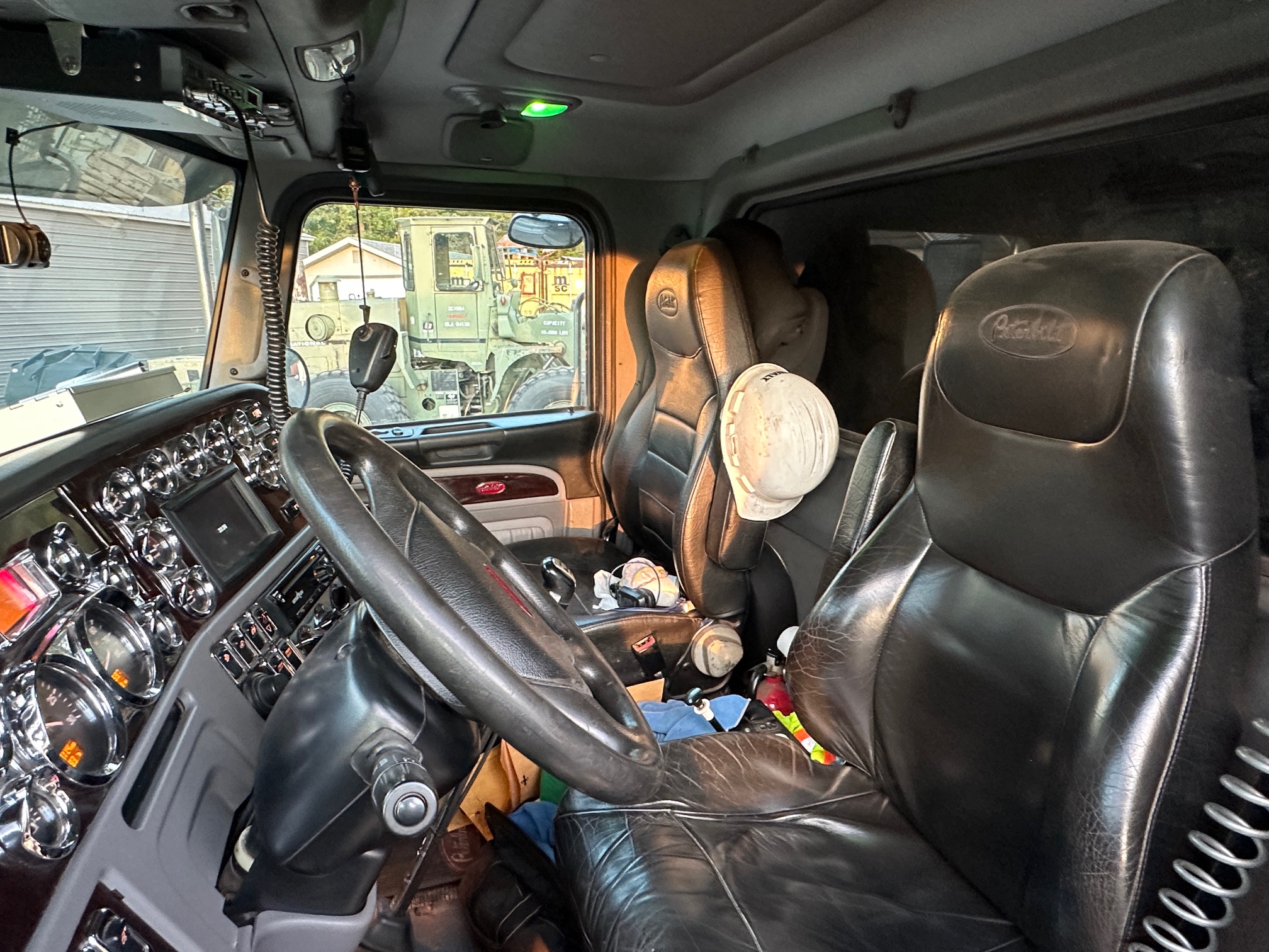 2019 PETERBILT 389L - view 18 of 42