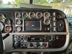 2019 PETERBILT 389L - Image 21